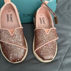 NWT Toms Kids Glitter Slip-On Shoes in Rose Gold